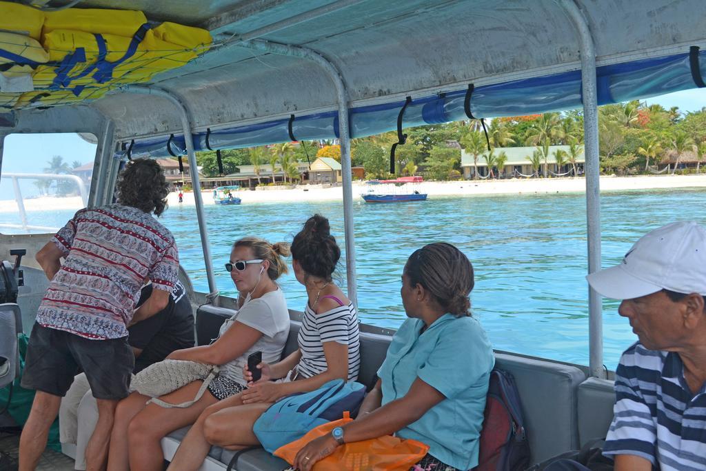Ratu Kini Backpackers And Dive Resort Isla Mana Exterior foto