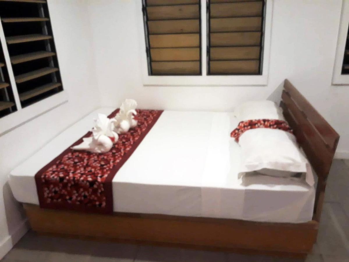 Ratu Kini Backpackers And Dive Resort Isla Mana Exterior foto
