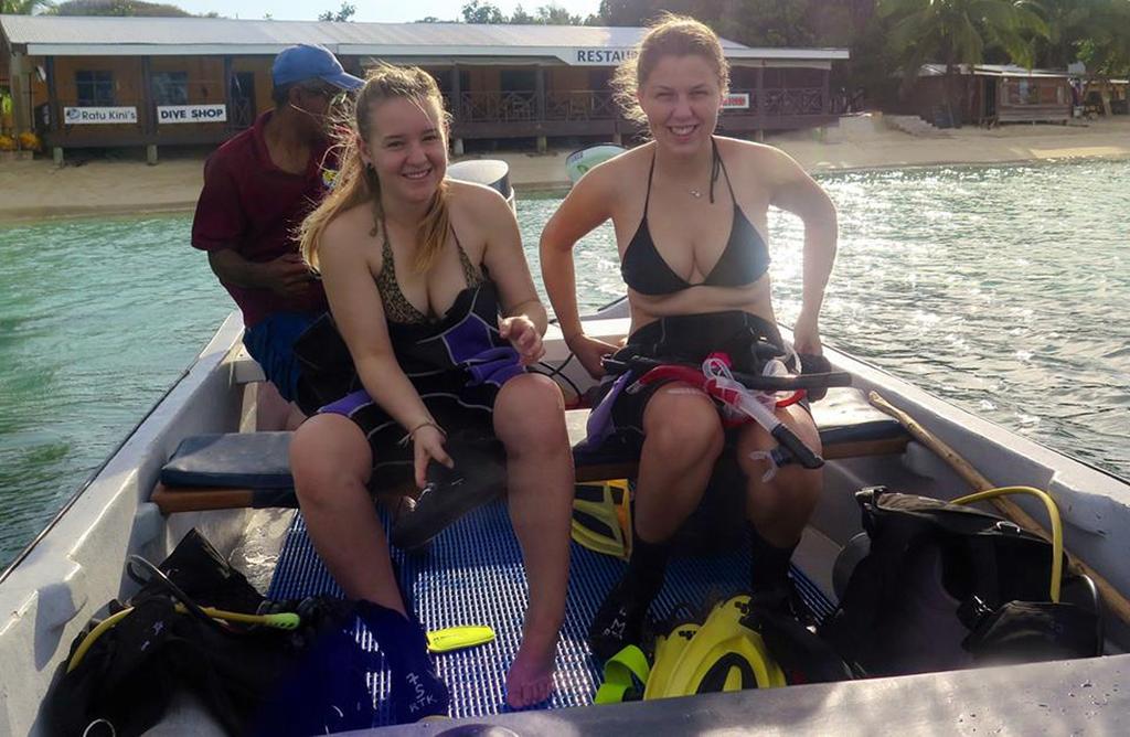 Ratu Kini Backpackers And Dive Resort Isla Mana Exterior foto
