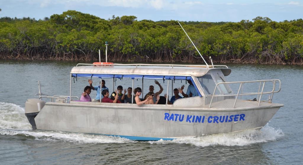 Ratu Kini Backpackers And Dive Resort Isla Mana Exterior foto