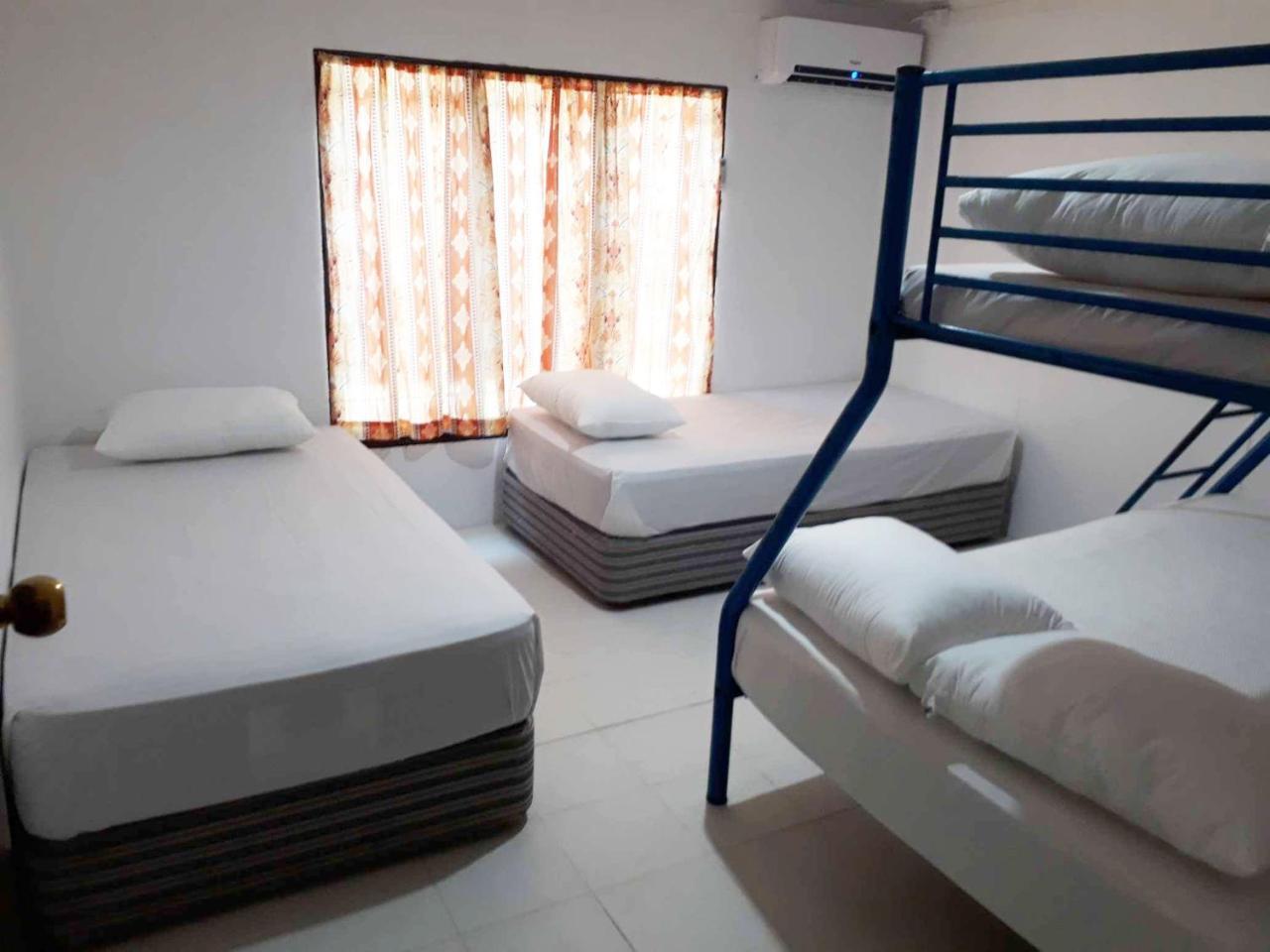 Ratu Kini Backpackers And Dive Resort Isla Mana Exterior foto