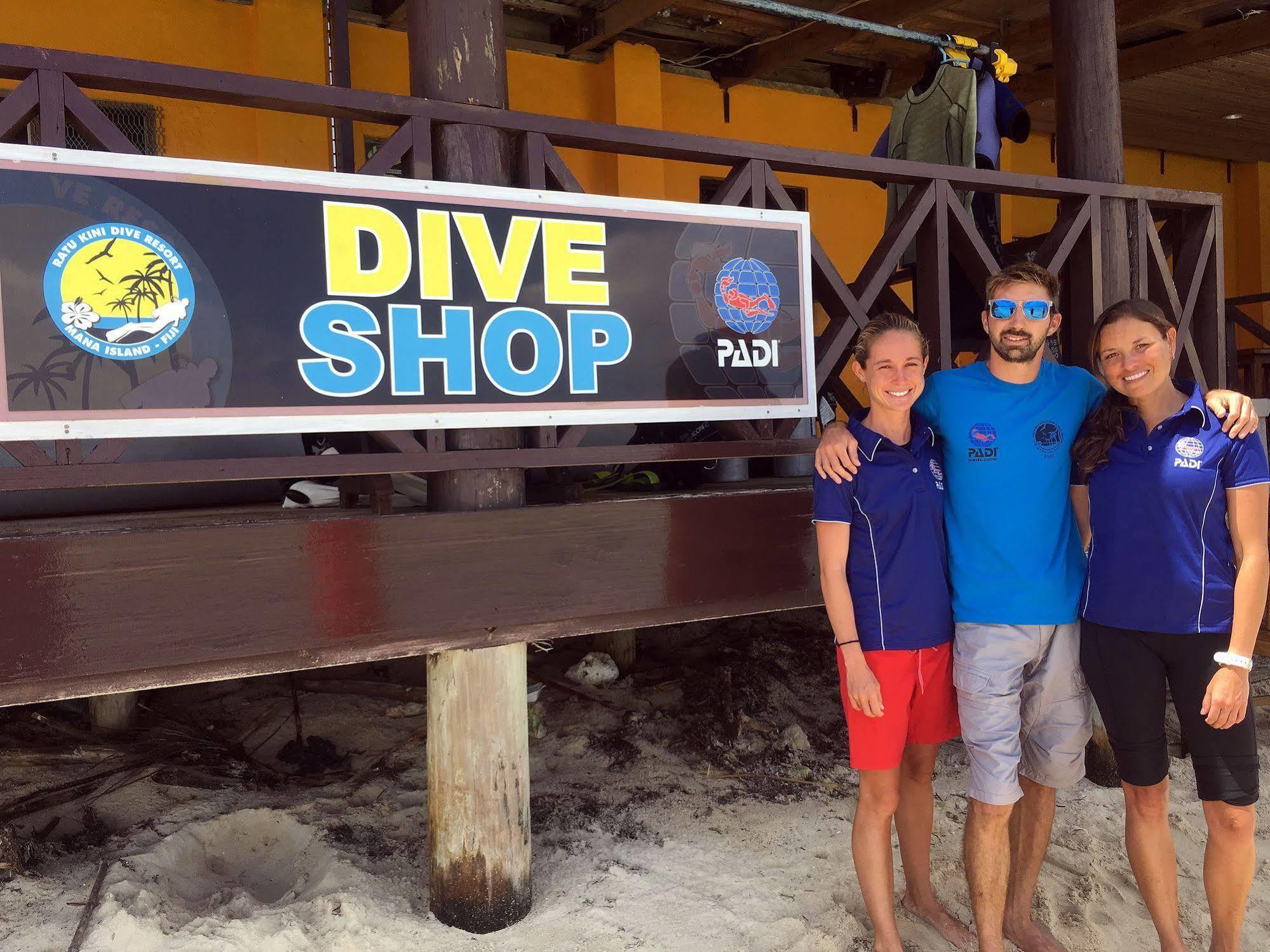 Ratu Kini Backpackers And Dive Resort Isla Mana Exterior foto
